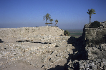 Megiddo Ausgrabungsfeld mit Blick auf Jesreelebene